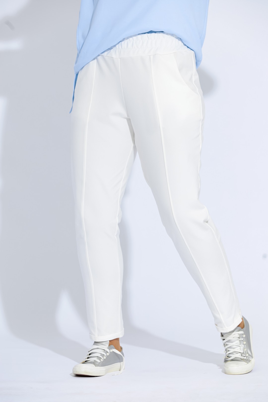 Костюм BegiModa 3006 голубая блуза+ молочные брюки