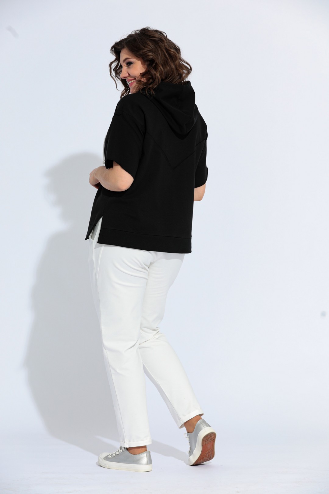 Костюм BegiModa 3007 блуза чёрная+ брюки молочные