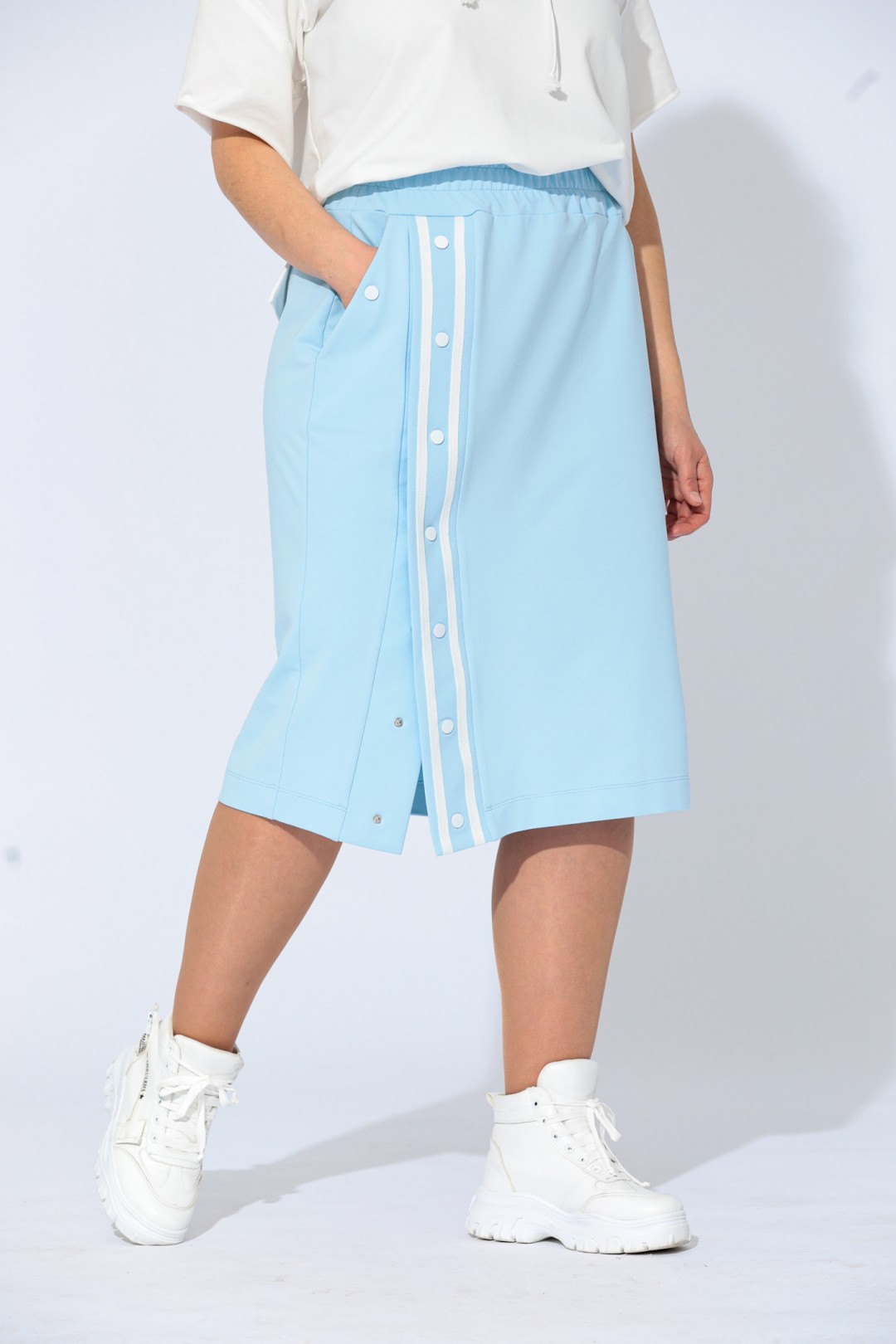 Костюм BegiModa 3008 юбка голубая+ блуза молочная