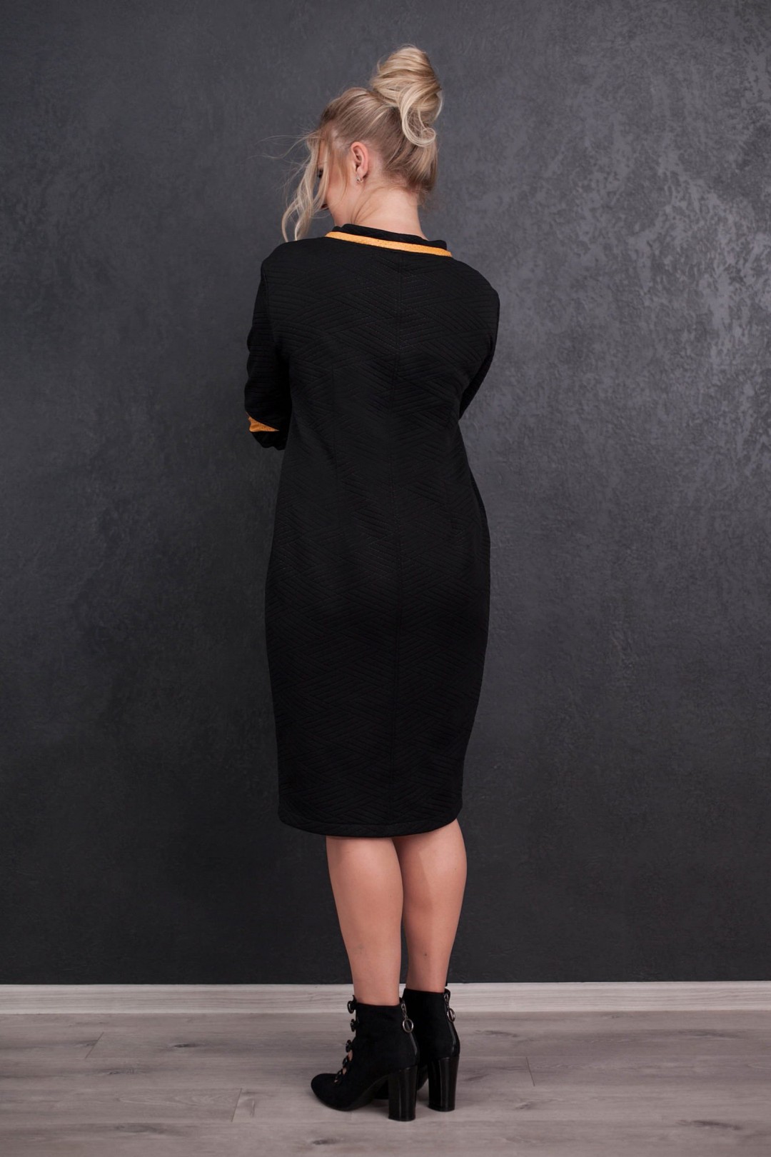 Платье ЕвроМода 296 черное с горчичными вставками