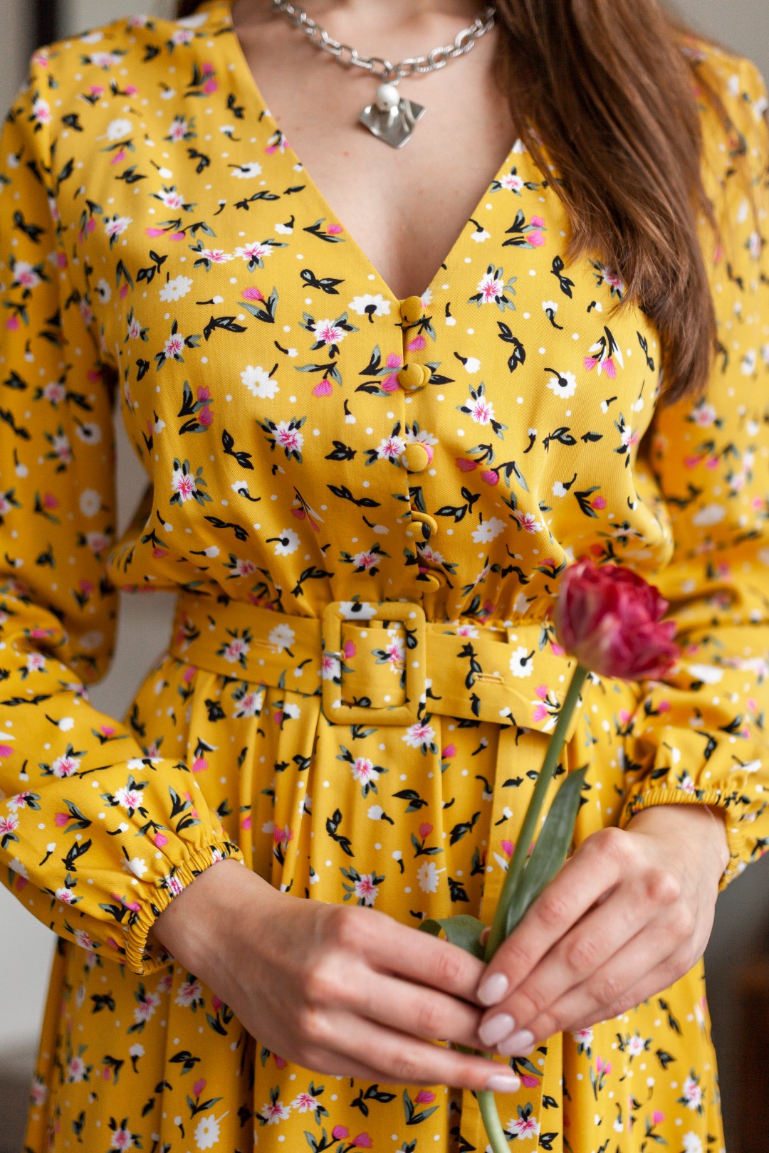 Платье KRASA 186-21 желтый, цветы.