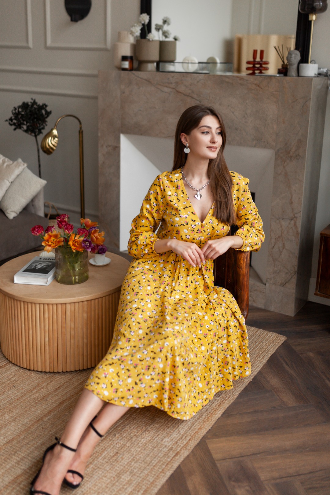 Платье KRASA 186-21 желтый, цветы.