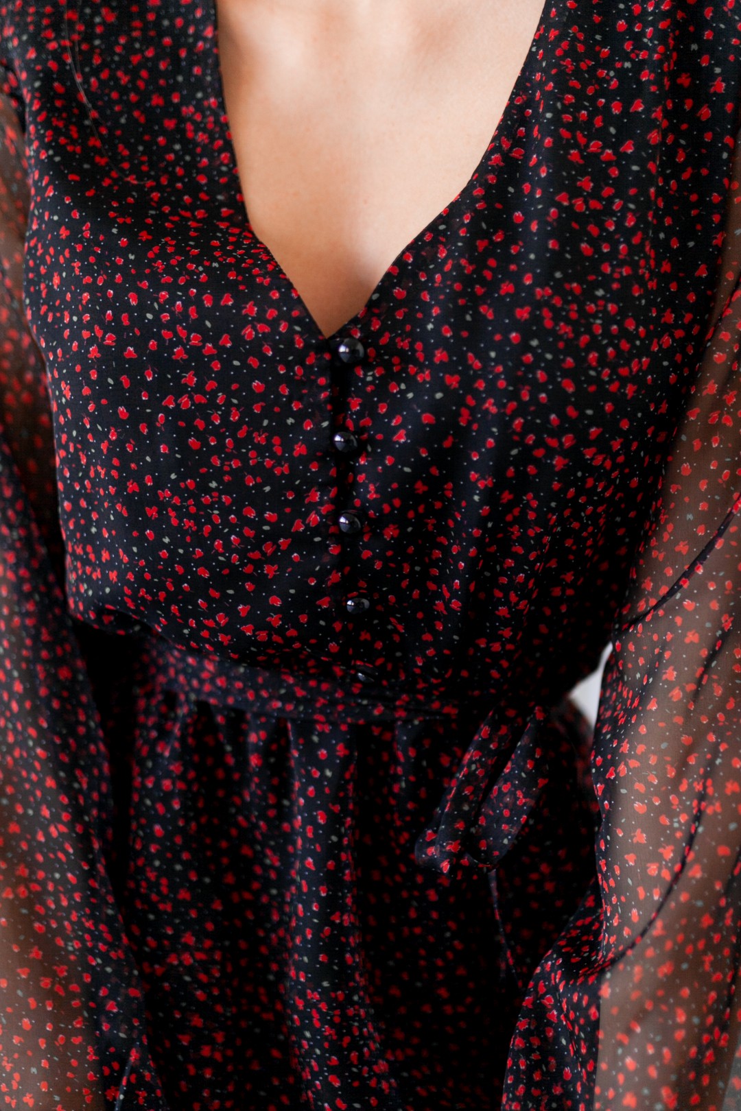 Платье KRASA 224-21 черный + красные цветы