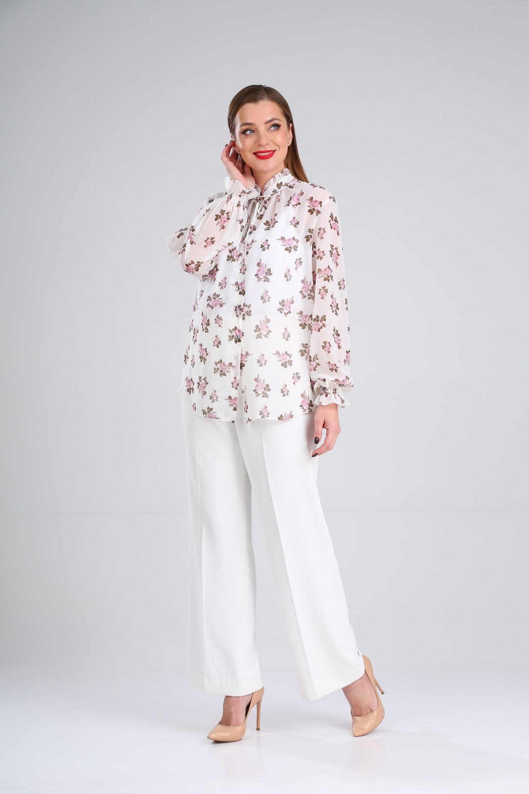 Блузка LadyLine 503 белая в розовые цветы