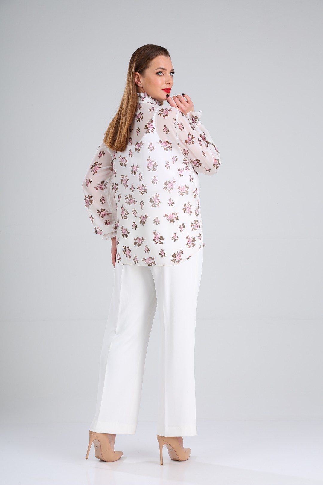 Блузка LadyLine 503 белая в розовые цветы