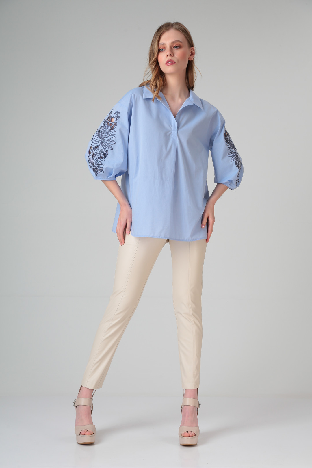 Блузка SandyNa 130431В голубой с вышивкой